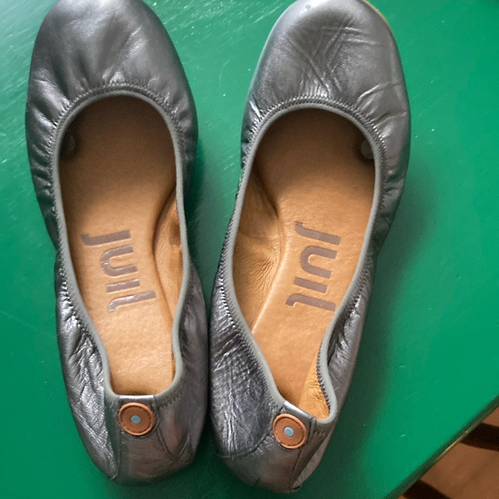 Silver grey leather magnetic earth grounding shoes by juil size 7US